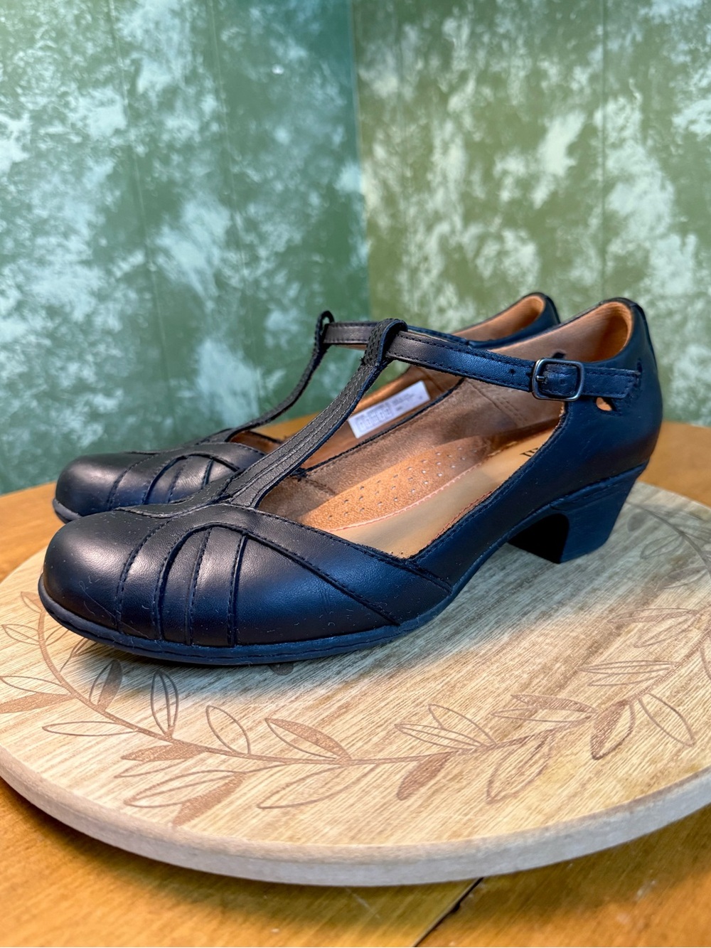 Cobb Hill Women's Black Leather Angelina T-Strap Heels Size 7
